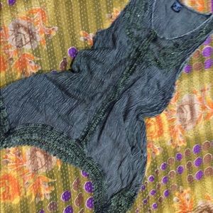 LSI green sleeveless tunic OS